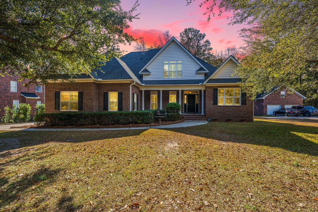 Photo of 329 Ayers Circle, Summerville, SC 29485 (MLS # 26000236)