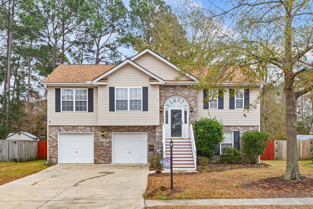 Photo of 1037 Cobblestone Boulevard, Summerville, SC 29486 (MLS # 26000693)