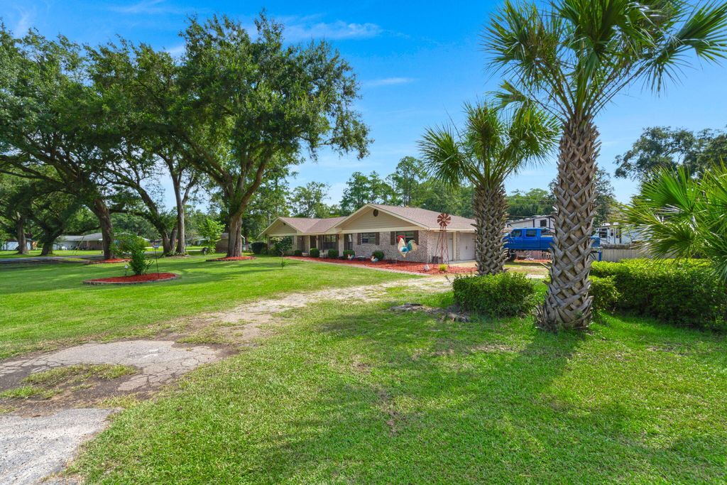 Photo of 140 Franklin Circle, Ridgeland, SC 29936 (MLS # 26011674)