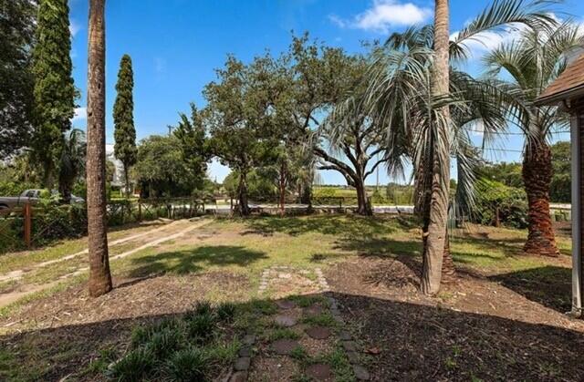 512 Palm Boulevard