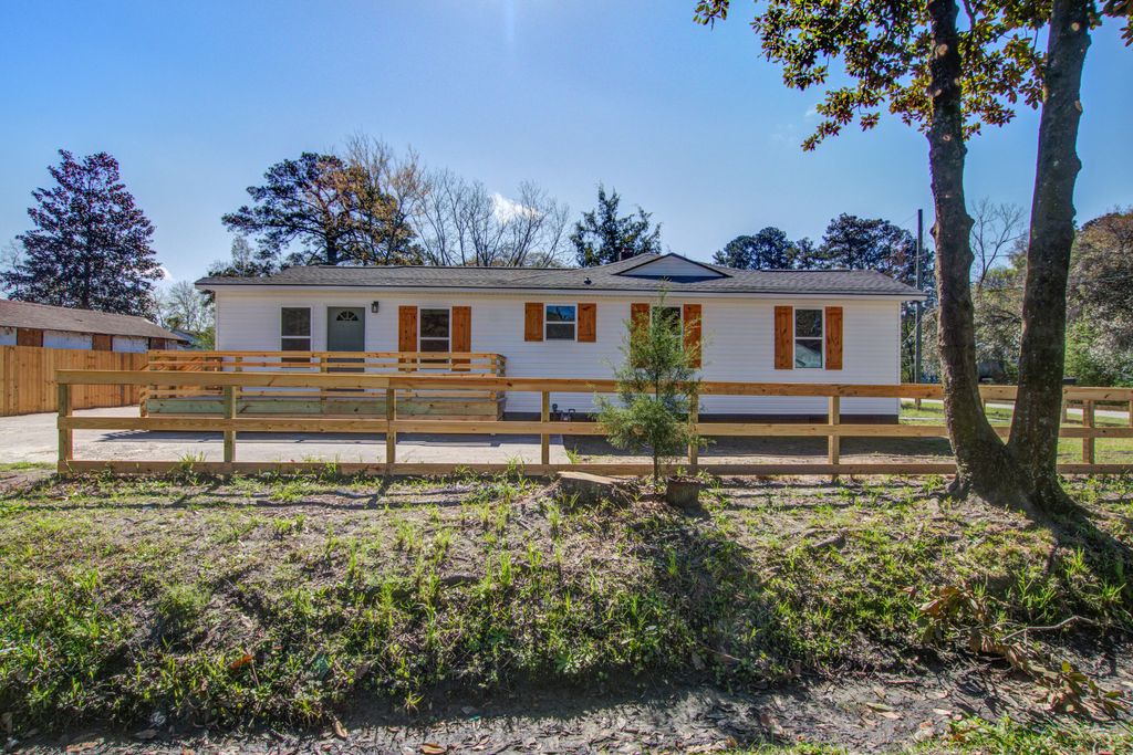 Photo of 2601 Oregon Avenue, North Charleston, SC 29405 (MLS # 26007325)