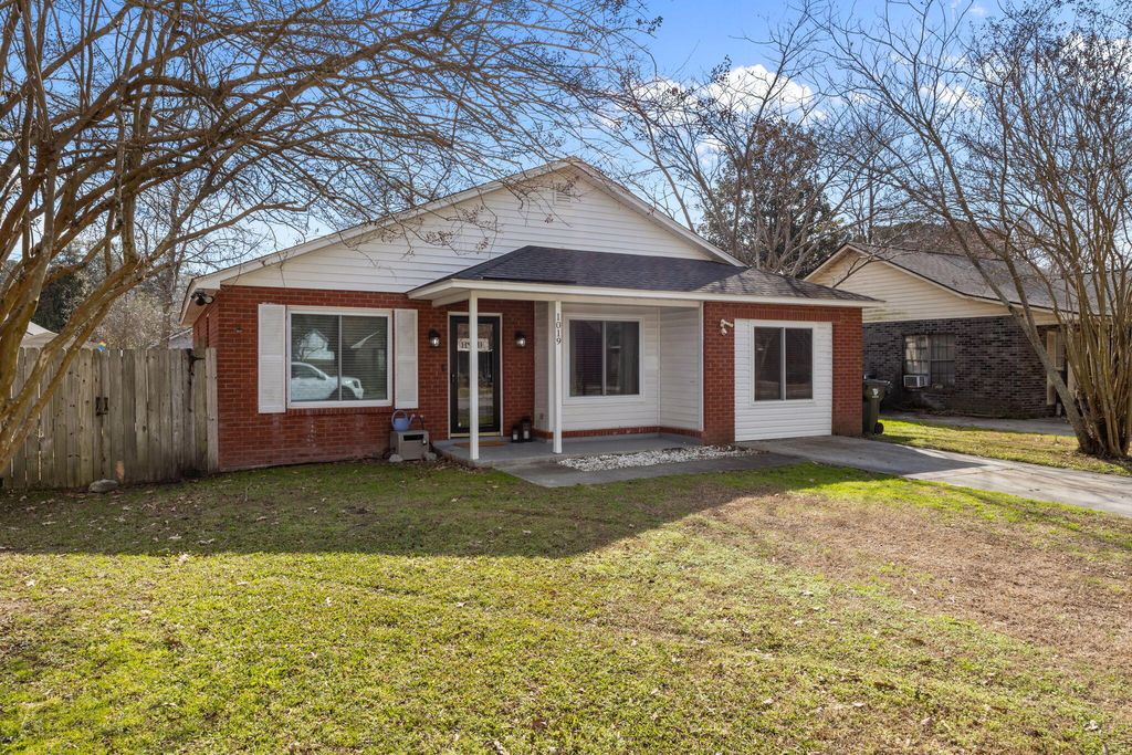 Photo of 1019 Douglas Wayne Road, Summerville, SC 29486 (MLS # 26002770)