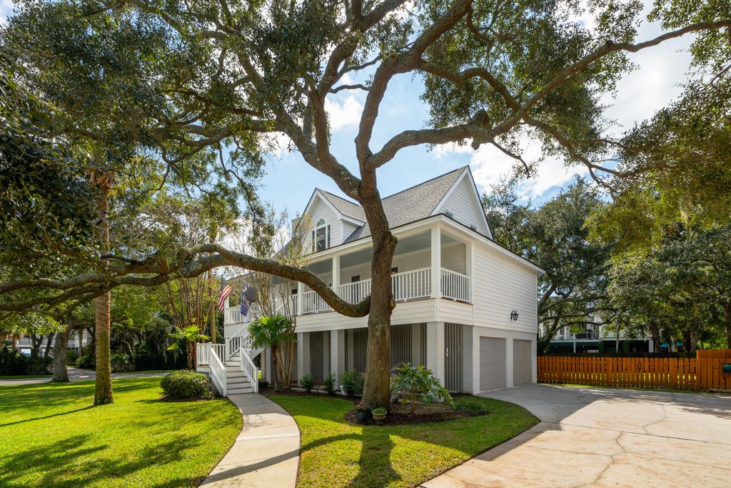 Photo of 1602 Charlotte G Circle, Mount Pleasant, SC 29464 (MLS # 25028650)