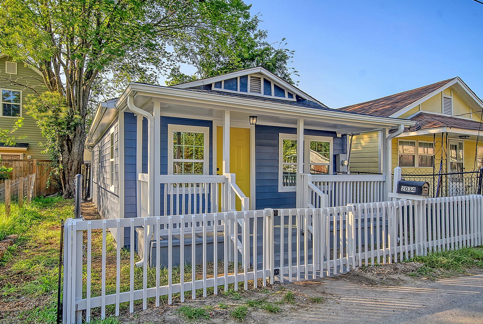 Photo 1 of 18 of 2034 Beech Avenue house
