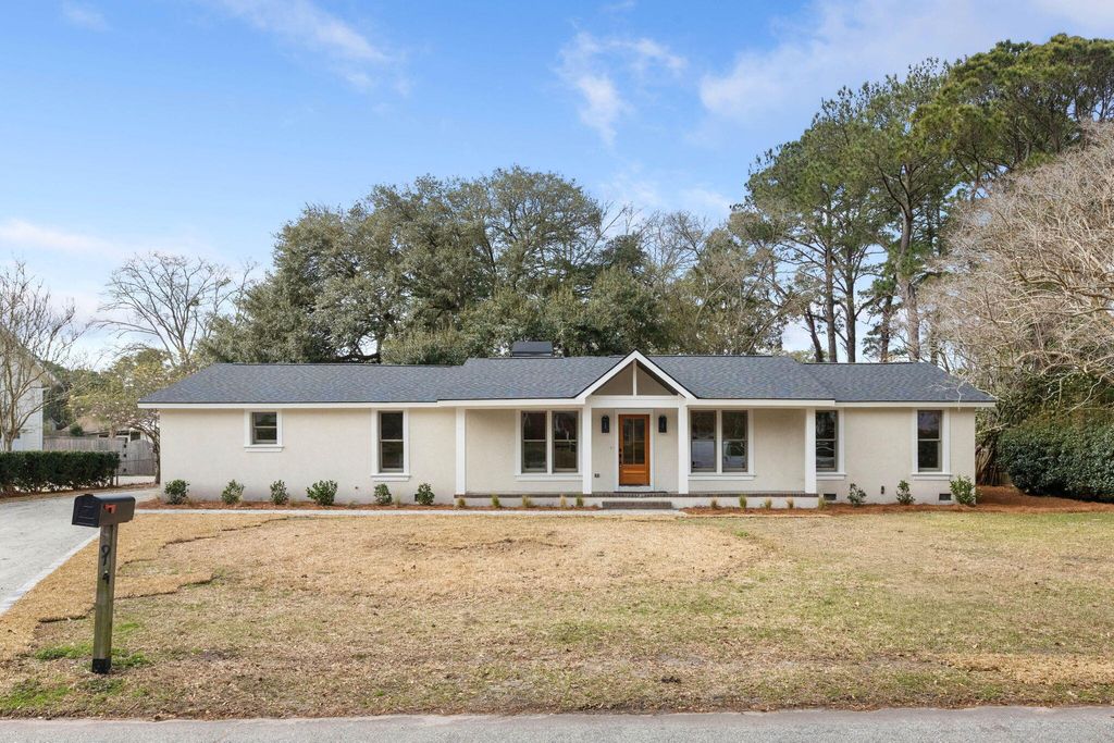 Photo of 914 Cliffwood Drive, Mount Pleasant, SC 29464 (MLS # 26006150)