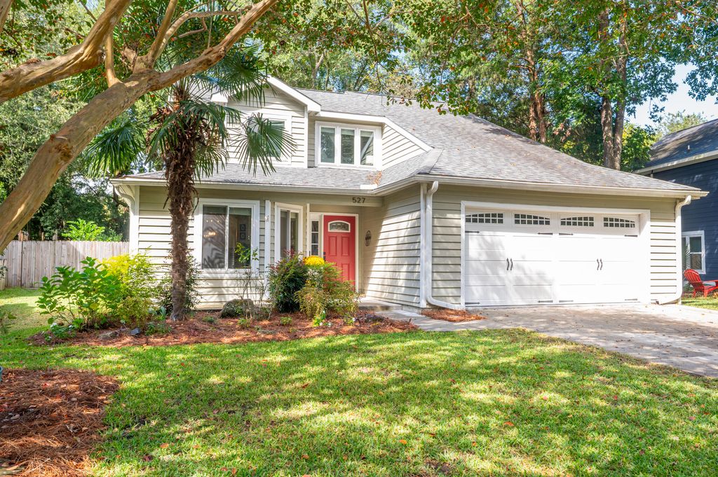 Photo of 527 Castle Hall Road, Mount Pleasant, SC 29464 (MLS # 25026911)