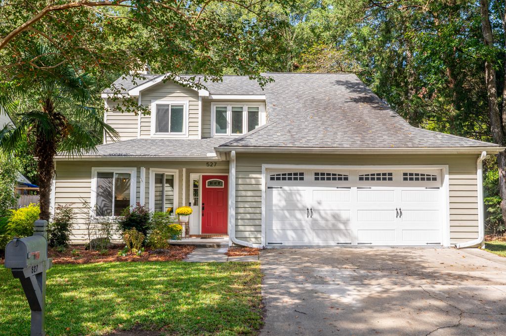 Photo of 527 Castle Hall Road, Mount Pleasant, SC 29464 (MLS # 25026911)