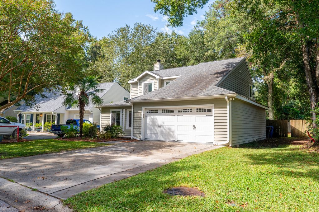 Photo of 527 Castle Hall Road, Mount Pleasant, SC 29464 (MLS # 25026911)