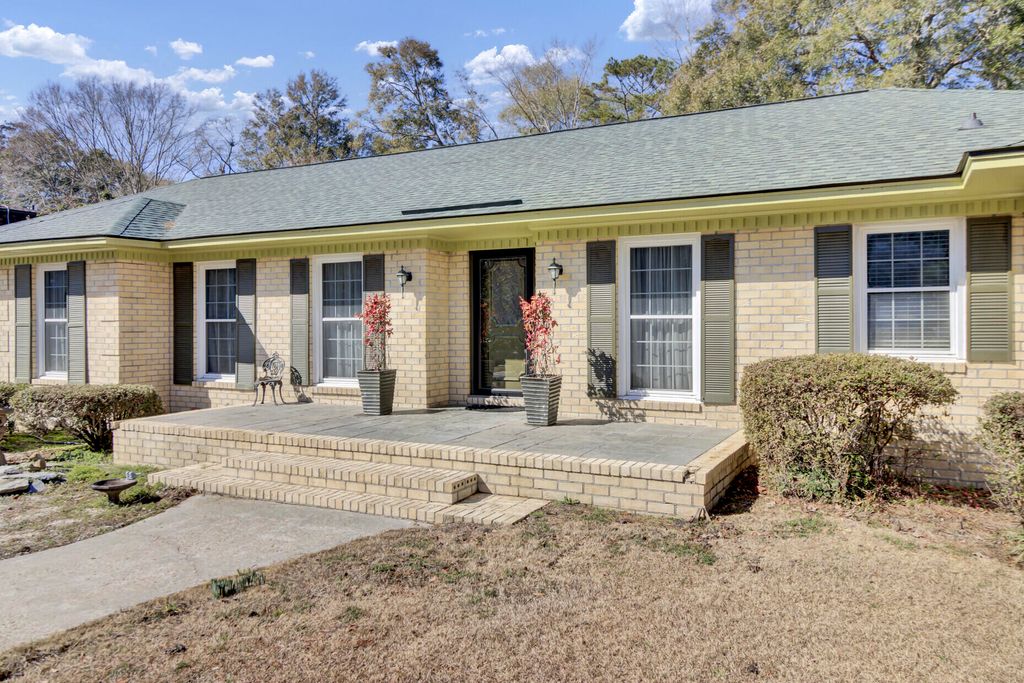 Photo of 108 Ayers Circle, Summerville, SC 29485 (MLS # 26003709)