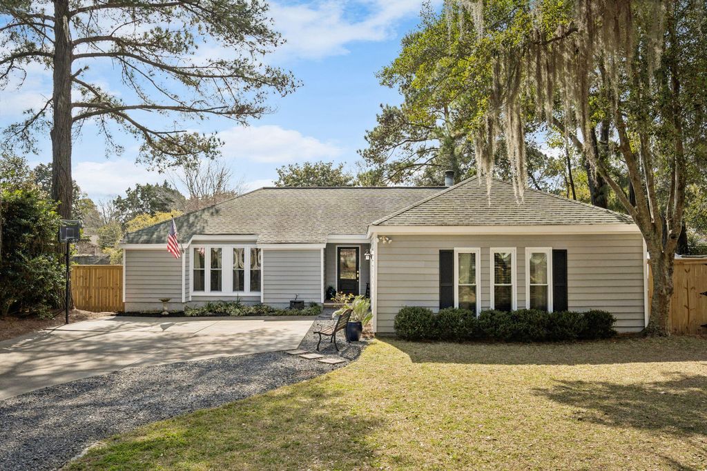 Photo of 642 Williamson Drive, Mount Pleasant, SC 29464 (MLS # 26004002)