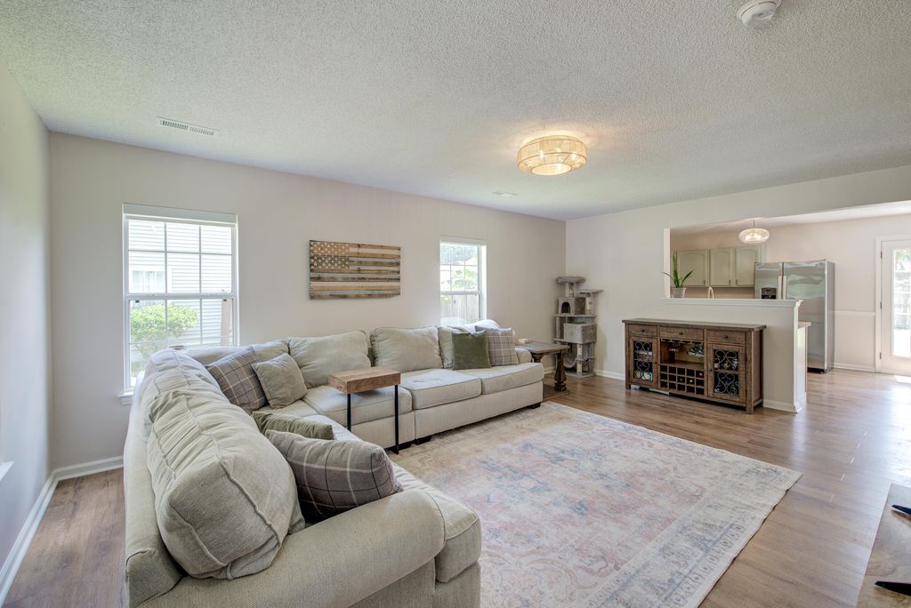 Photo of 5095 Thornton Drive, Summerville, SC 29485 (MLS # 26019813)