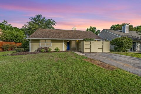 Photo of 1116 Astor Drive, Mount Pleasant, SC 29464 (MLS # 26014888)