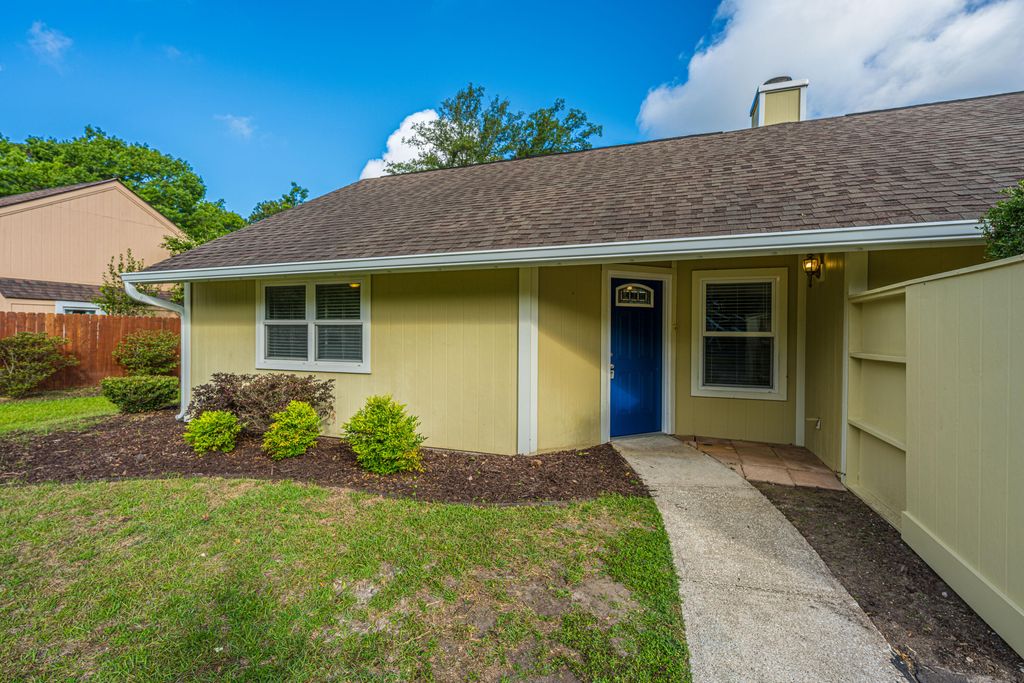Photo of 1116 Astor Drive, Mount Pleasant, SC 29464 (MLS # 26014888)