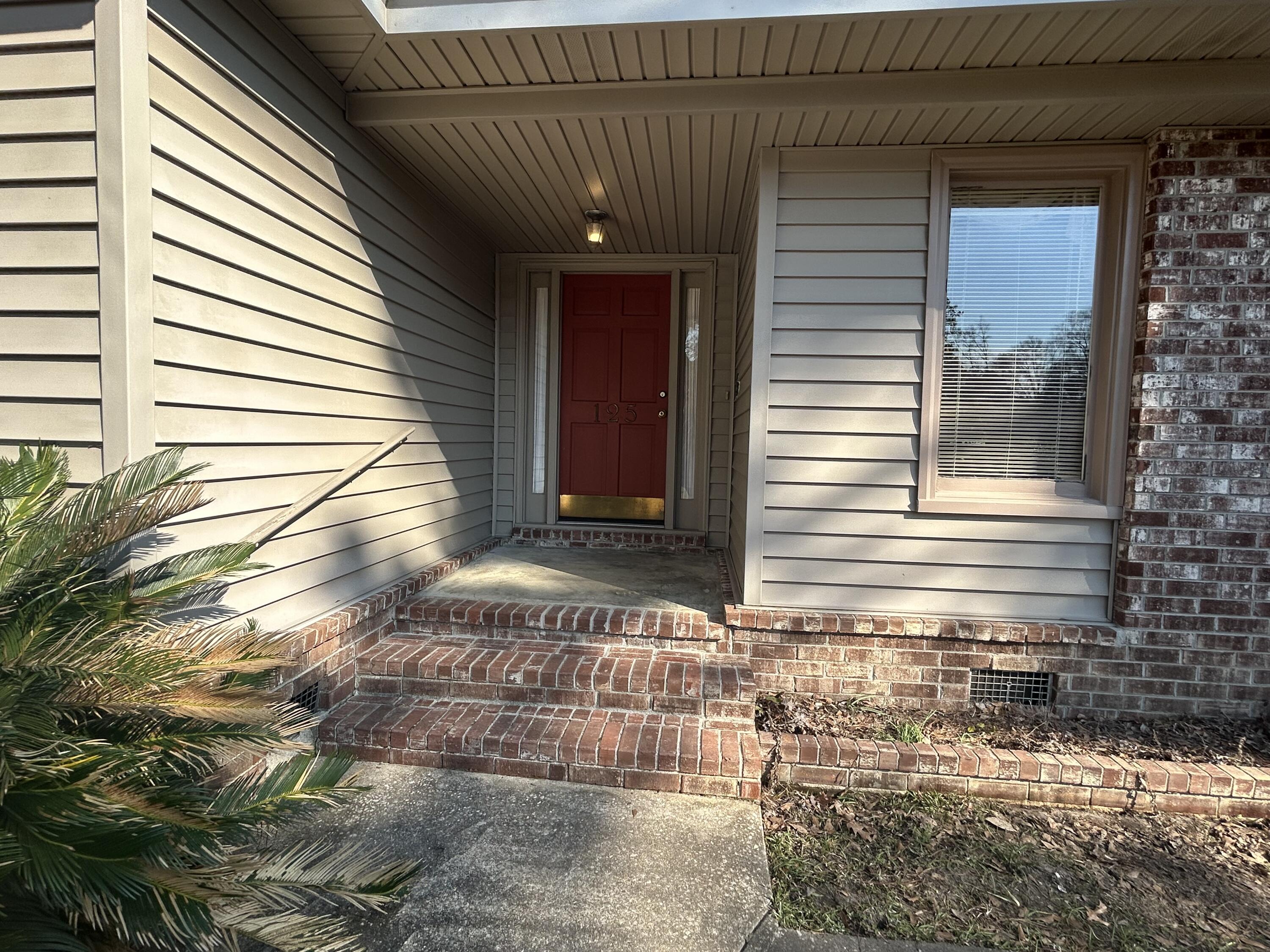 125 Three Wood Lane