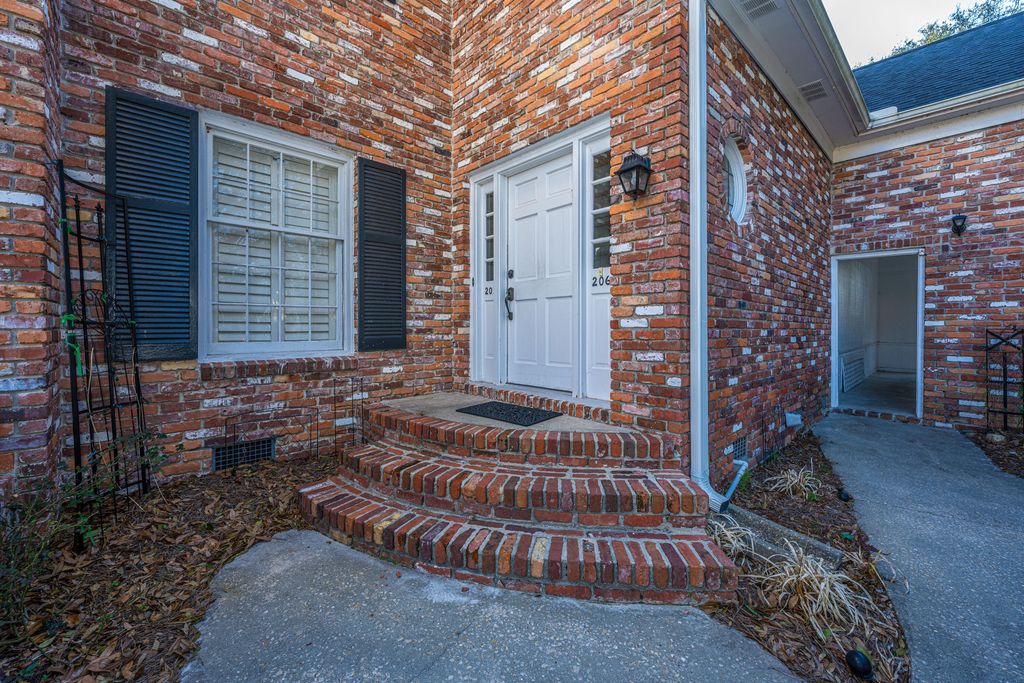 Photo of 205 Woodlake Drive, Summerville, SC 29485 (MLS # 26005305)