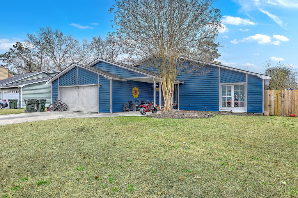 Photo of 109 Coachman Lane, Summerville, SC 29483 (MLS # 25033035)