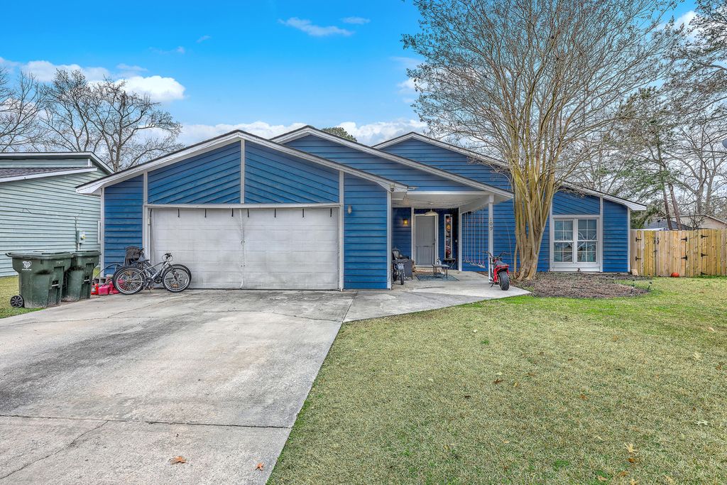 Photo of 109 Coachman Lane, Summerville, SC 29483 (MLS # 25033035)