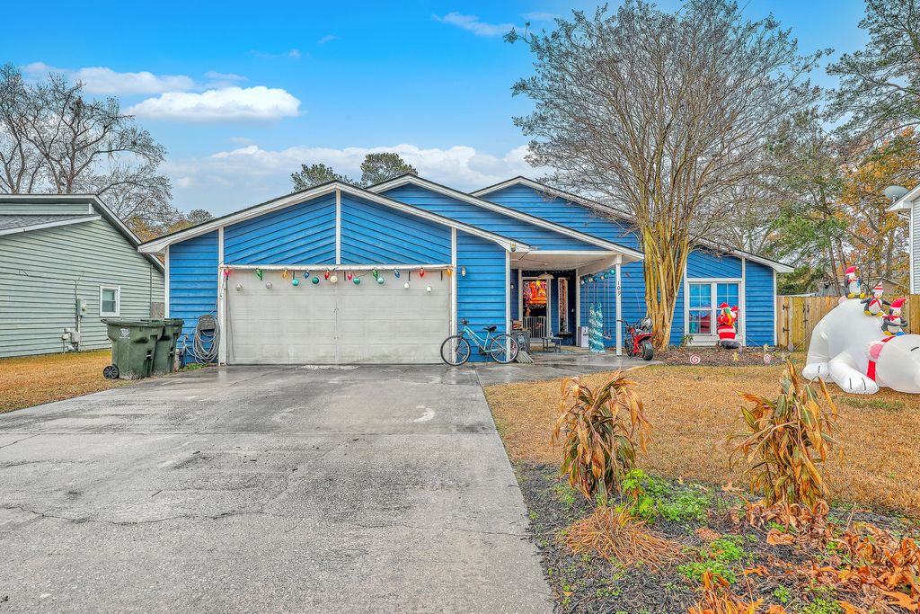 Photo of 109 Coachman Lane, Summerville, SC 29483 (MLS # 25033035)