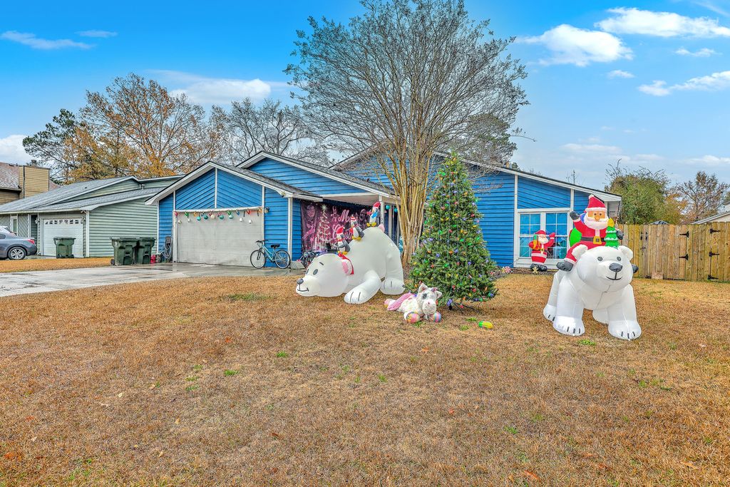 Photo of 109 Coachman Lane, Summerville, SC 29483 (MLS # 25033035)