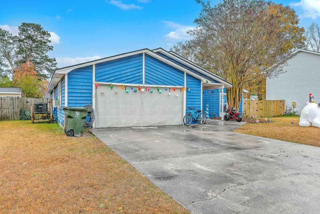 Photo of 109 Coachman Lane, Summerville, SC 29483 (MLS # 25033035)