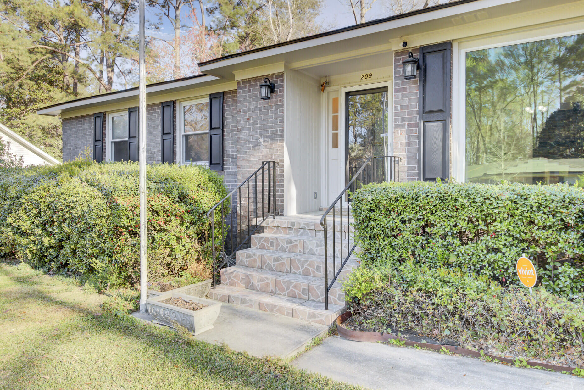 Summerville, South Carolina 29485, United States, 3 Bedrooms Bedrooms, ,2 BathroomsBathrooms,Residential,Contingent,93896