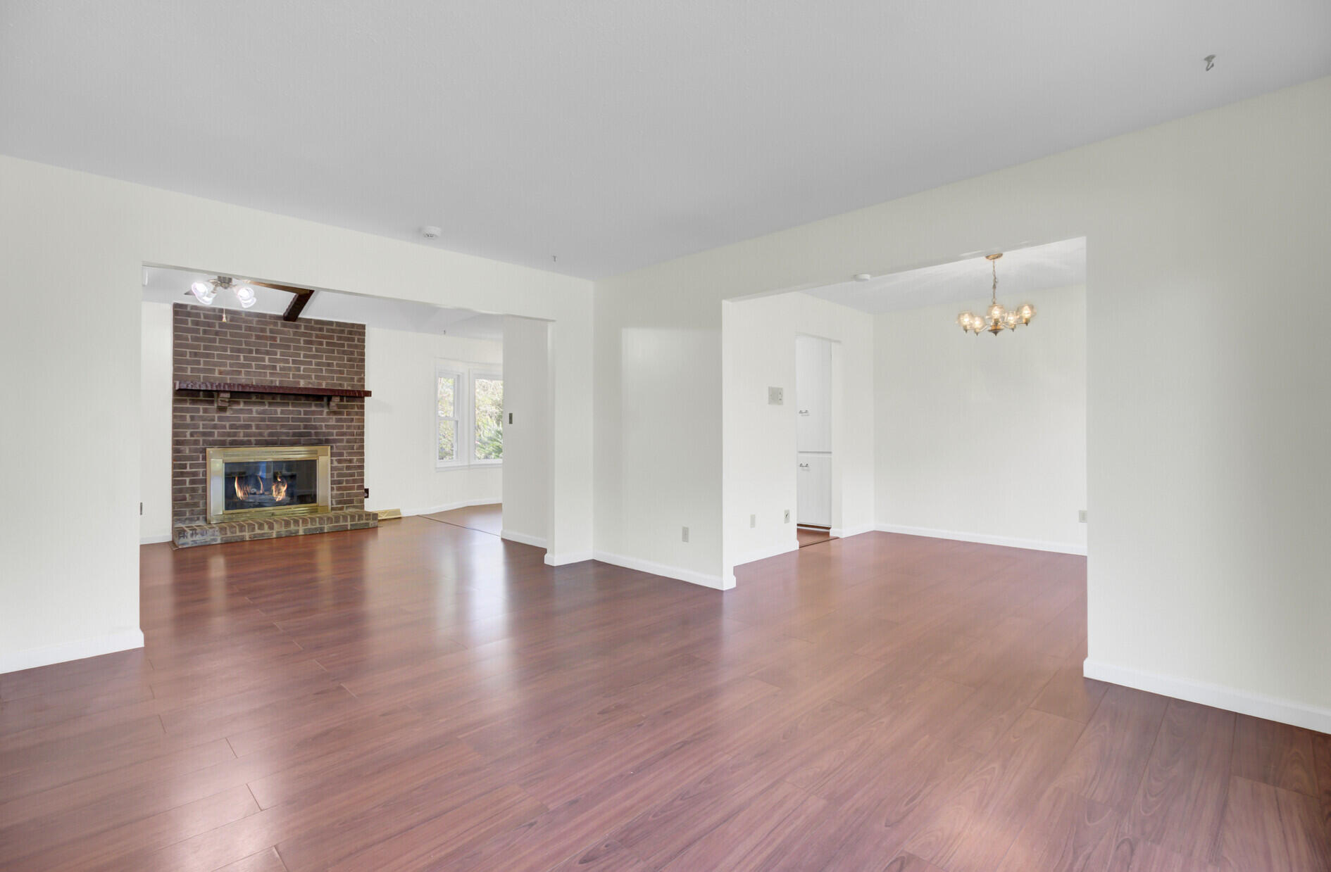 Summerville, South Carolina 29485, United States, 3 Bedrooms Bedrooms, ,2 BathroomsBathrooms,Residential,Contingent,93896