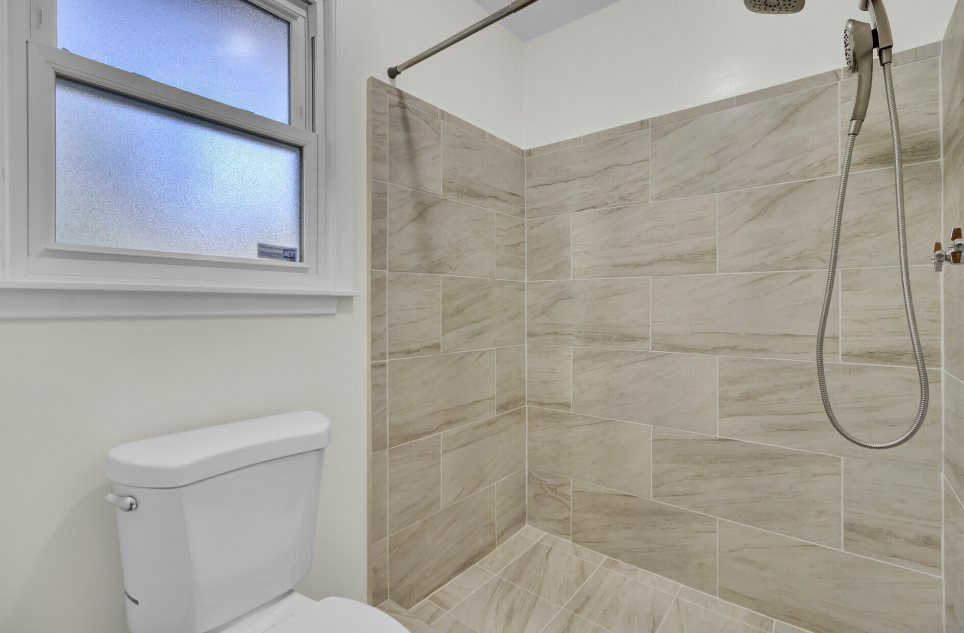 Summerville, South Carolina 29485, United States, 3 Bedrooms Bedrooms, ,2 BathroomsBathrooms,Residential,Contingent,93896