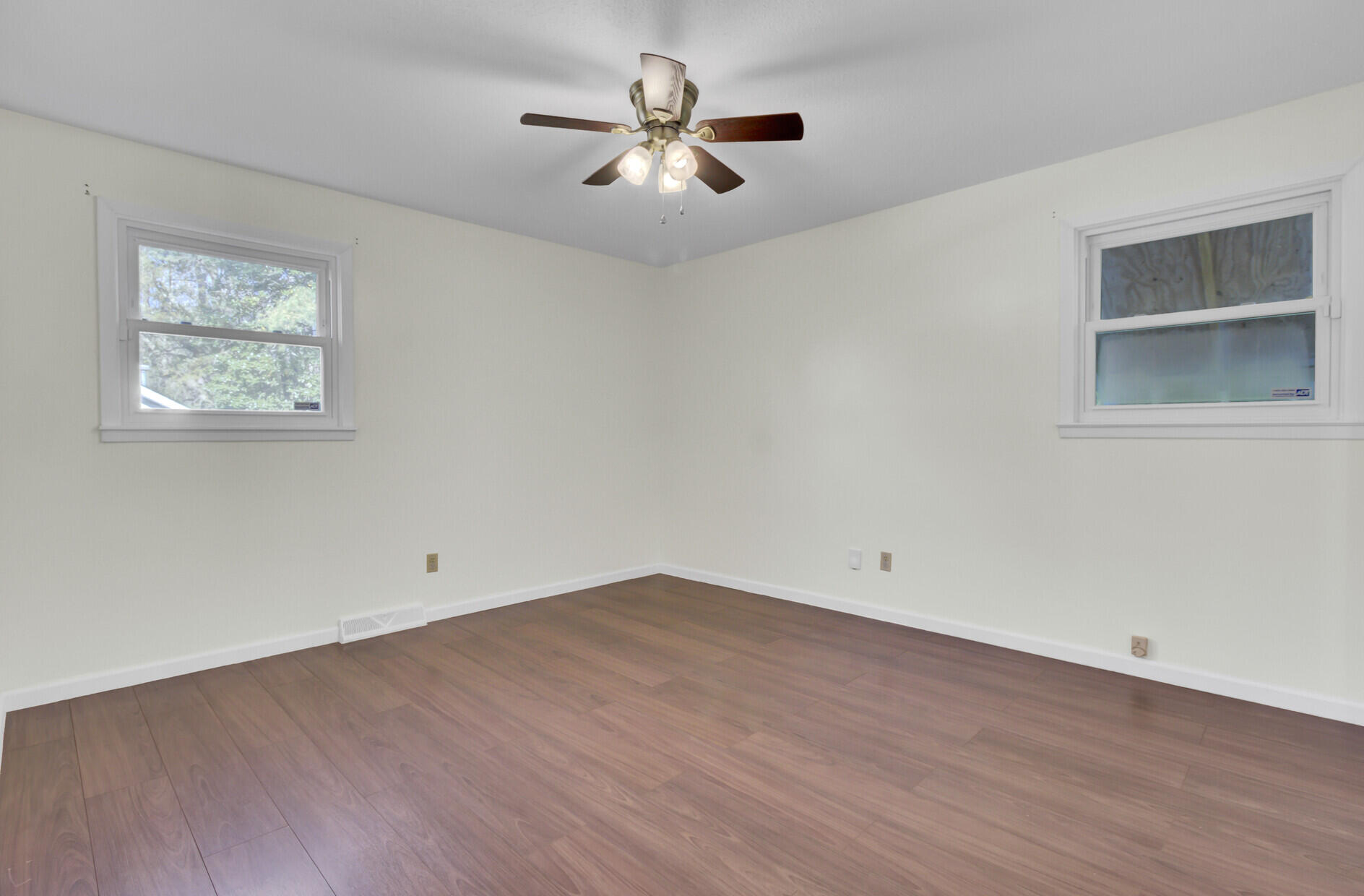 Summerville, South Carolina 29485, United States, 3 Bedrooms Bedrooms, ,2 BathroomsBathrooms,Residential,Contingent,93896