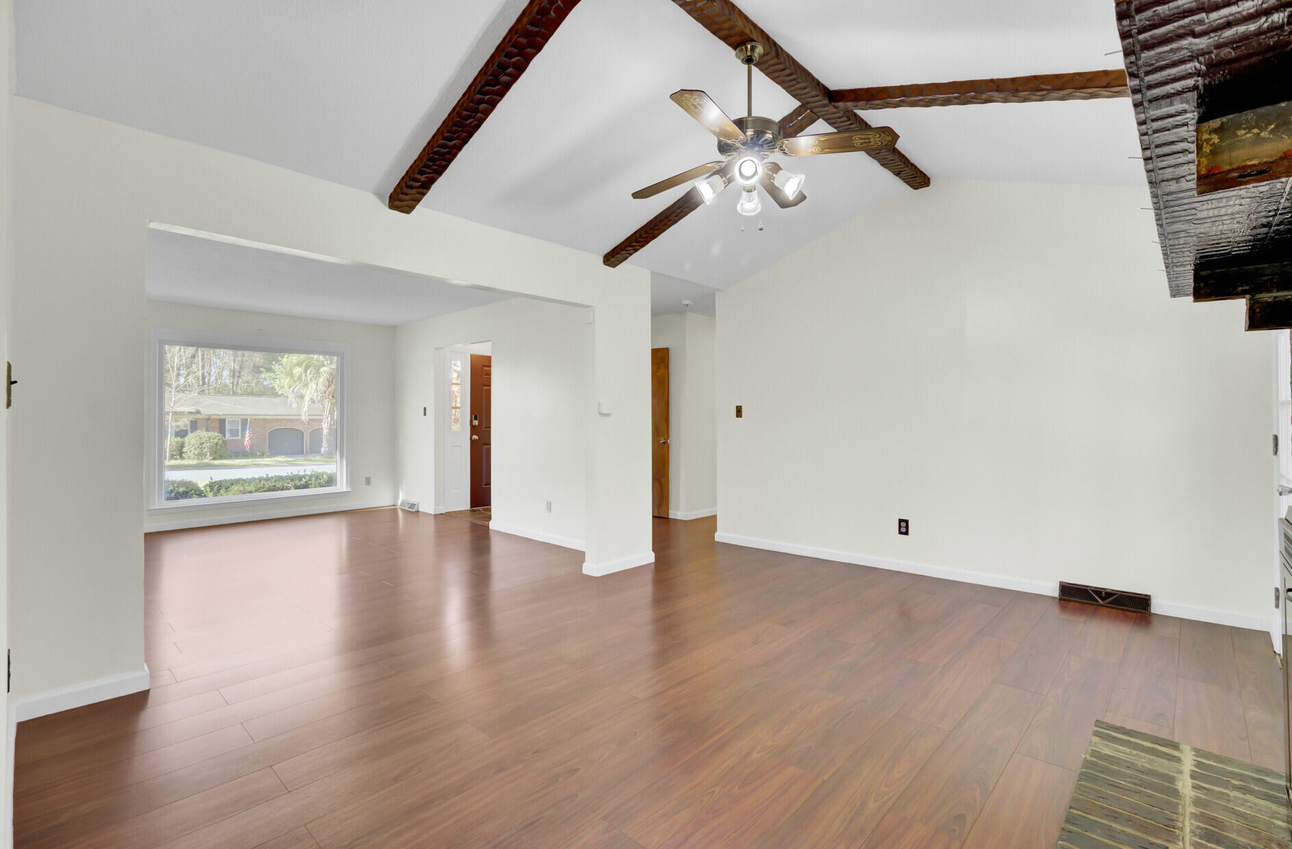 Summerville, South Carolina 29485, United States, 3 Bedrooms Bedrooms, ,2 BathroomsBathrooms,Residential,Contingent,93896