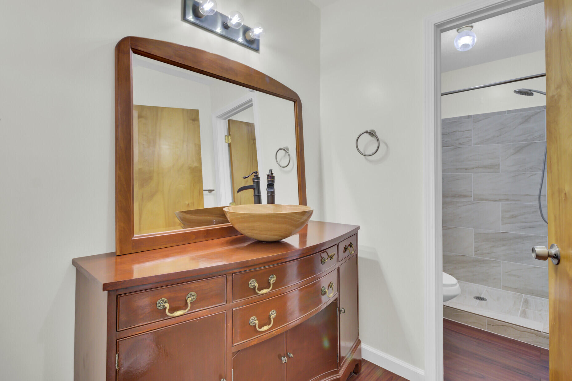 Summerville, South Carolina 29485, United States, 3 Bedrooms Bedrooms, ,2 BathroomsBathrooms,Residential,Contingent,93896