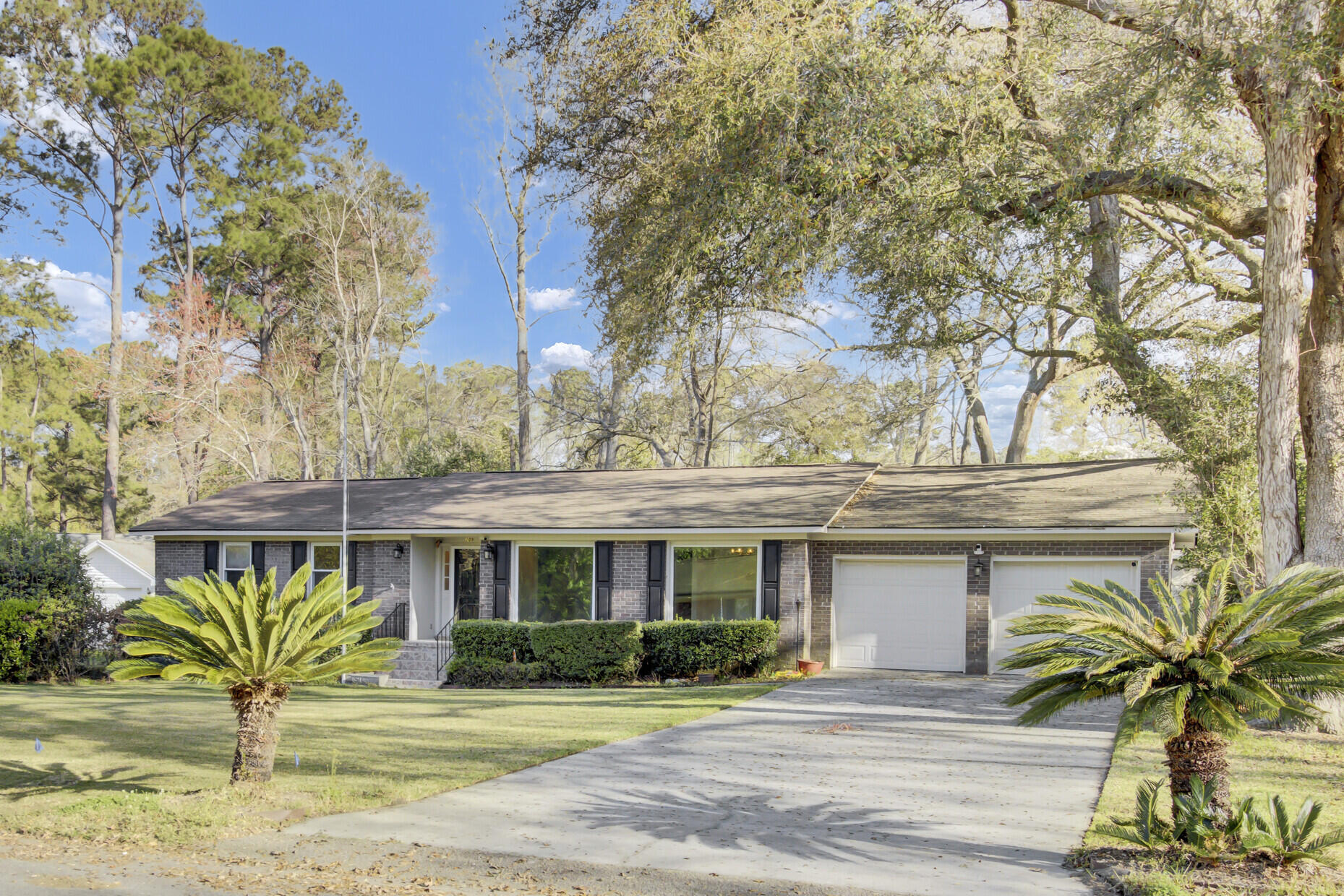 Summerville, South Carolina 29485, United States, 3 Bedrooms Bedrooms, ,2 BathroomsBathrooms,Residential,Contingent,93896