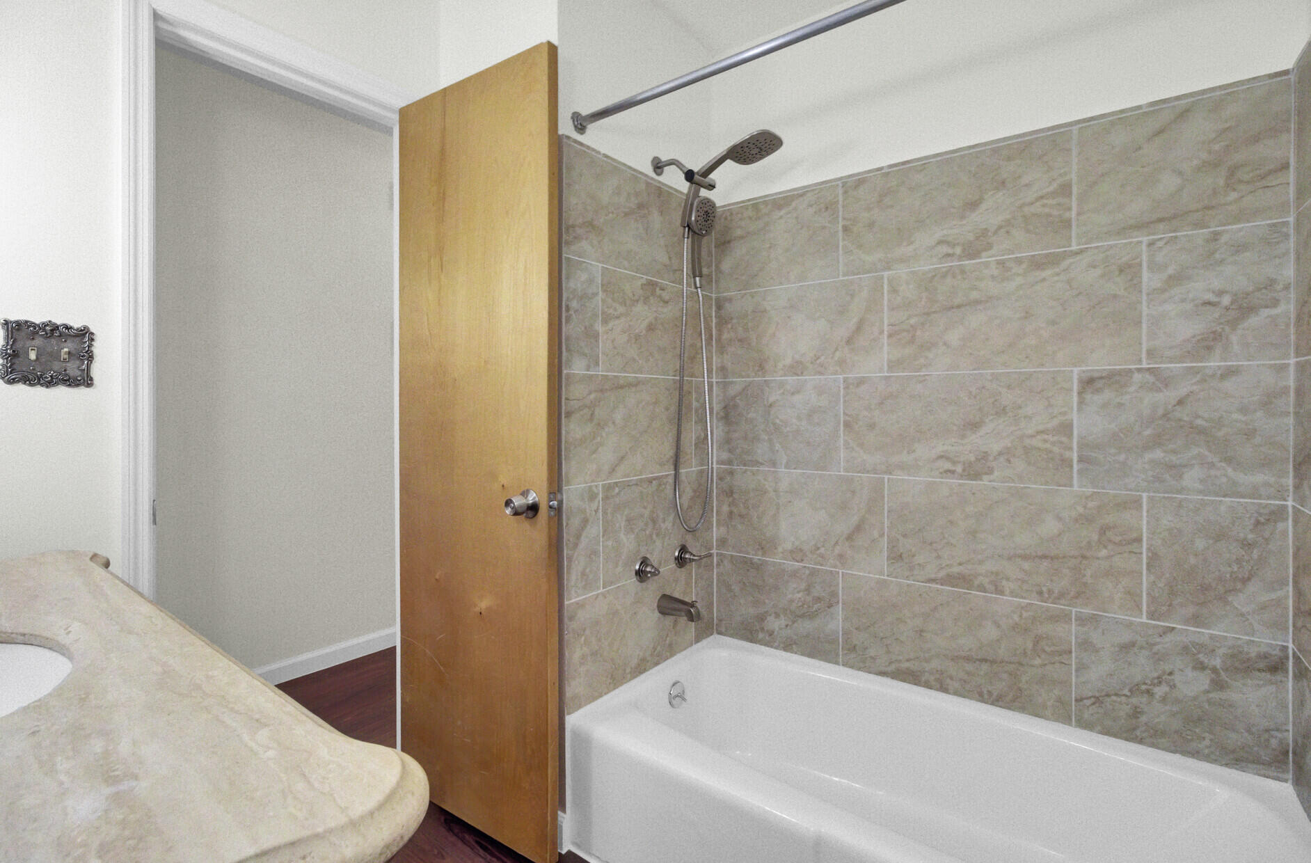 Summerville, South Carolina 29485, United States, 3 Bedrooms Bedrooms, ,2 BathroomsBathrooms,Residential,Contingent,93896