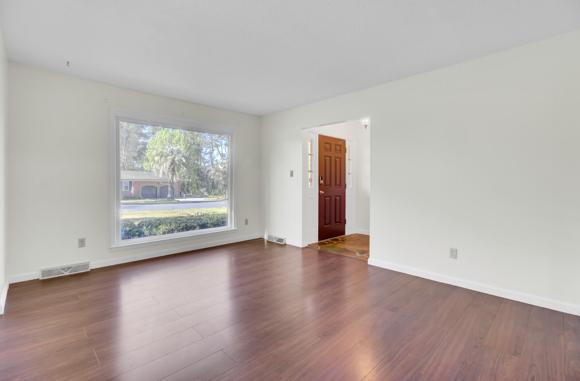 Summerville, South Carolina 29485, United States, 3 Bedrooms Bedrooms, ,2 BathroomsBathrooms,Residential,Contingent,93896