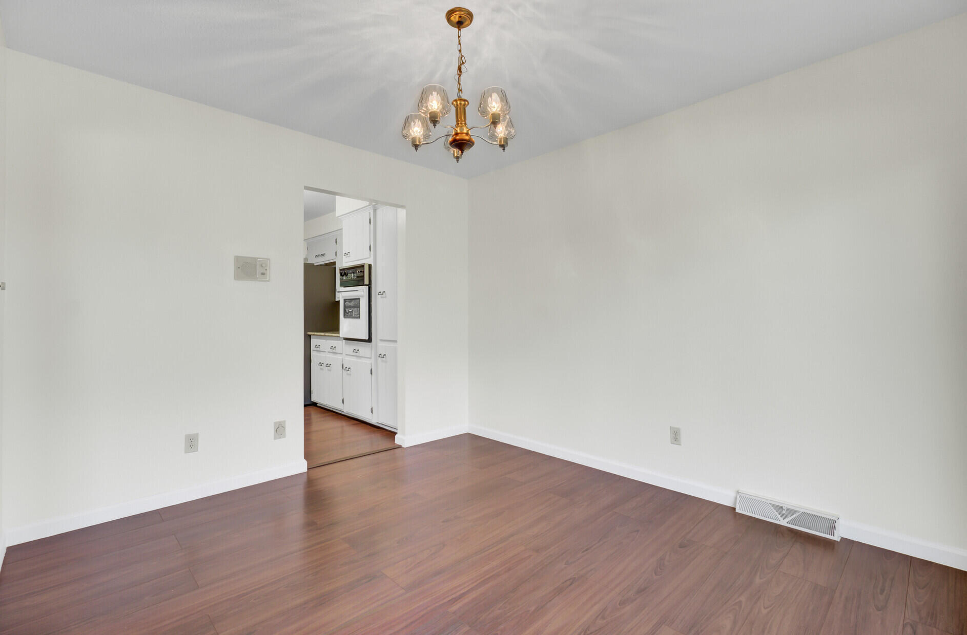 Summerville, South Carolina 29485, United States, 3 Bedrooms Bedrooms, ,2 BathroomsBathrooms,Residential,Contingent,93896