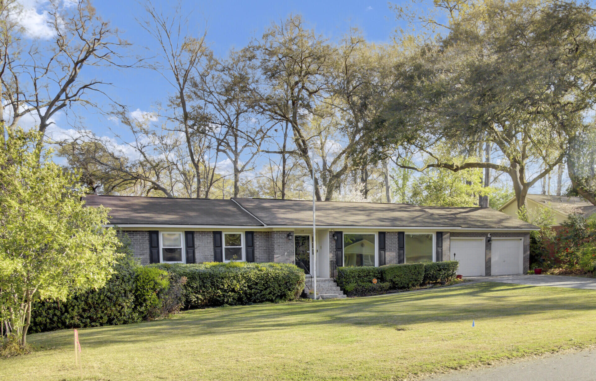 Summerville, South Carolina 29485, United States, 3 Bedrooms Bedrooms, ,2 BathroomsBathrooms,Residential,Contingent,93896