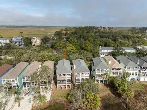 A home in Saint Helena Island