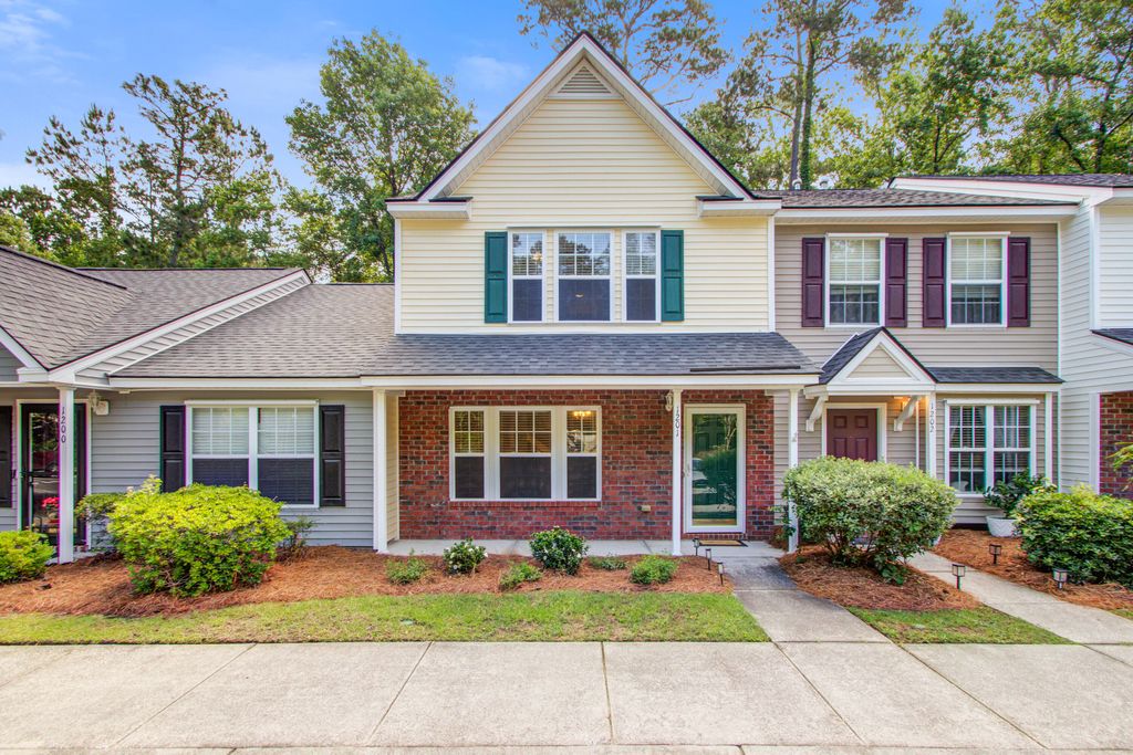 Photo of 1201 Pine Bluff Drive, Summerville, SC 29483 (MLS # 26000932)