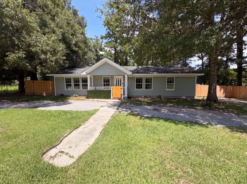 Photo of 829 W 2nd North Street, Summerville, SC 29483 (MLS # 26020853)