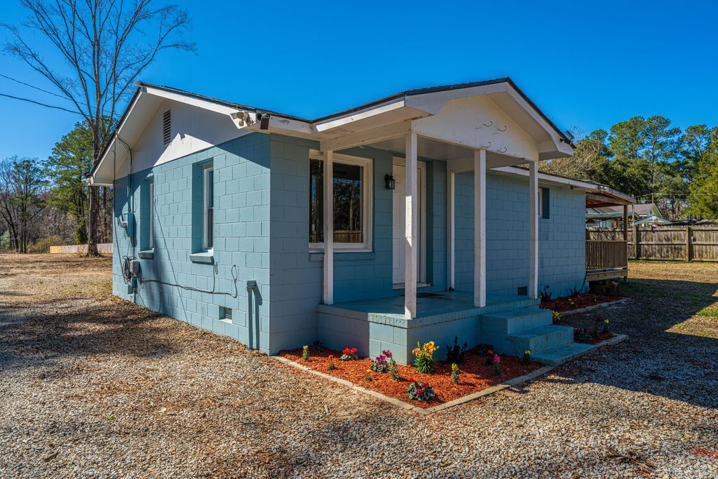 Photo of 117 Roberts Road, Summerville, SC 29483 (MLS # 26000495)