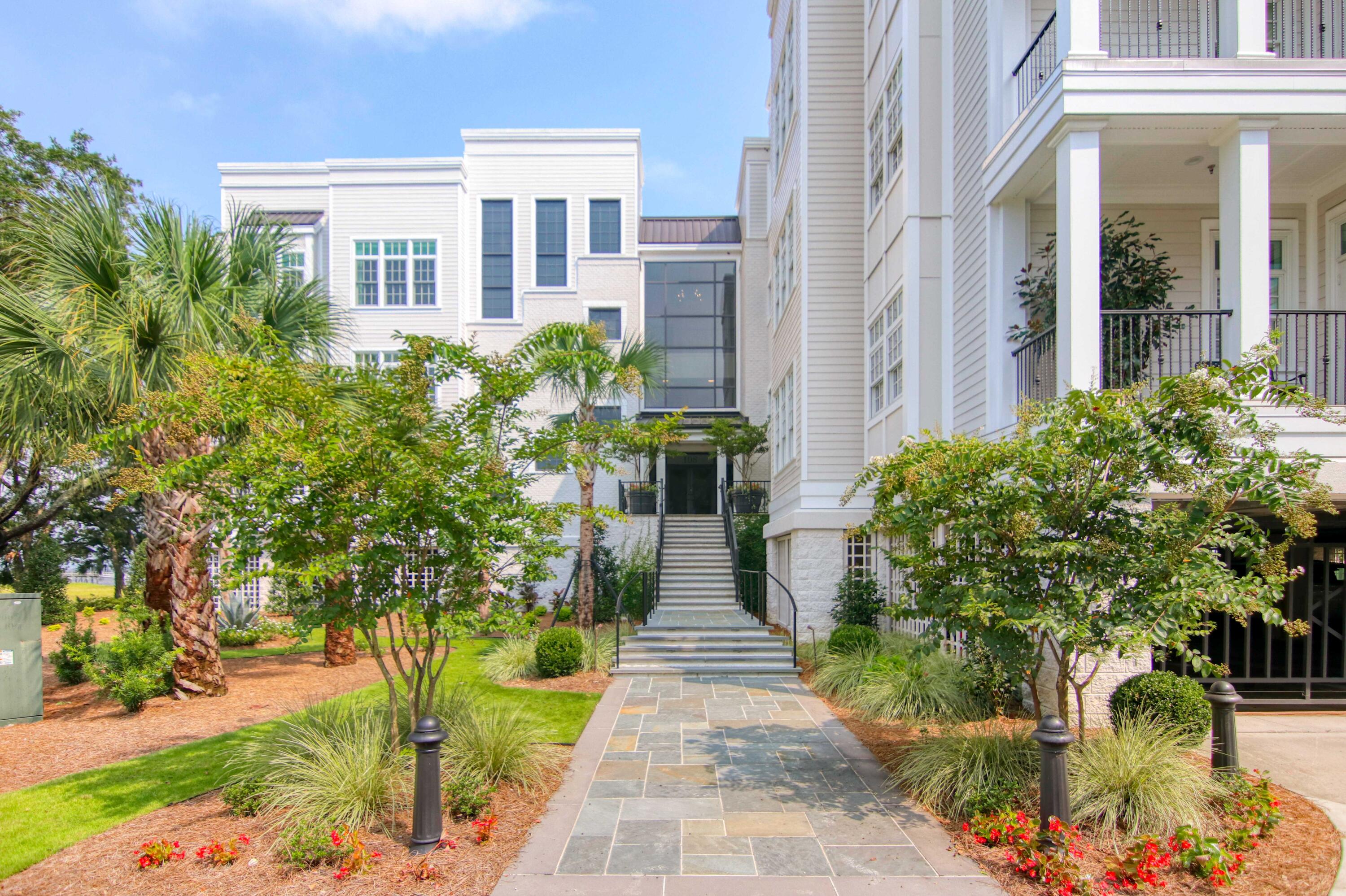 108 Fairbanks Oak Alley 201