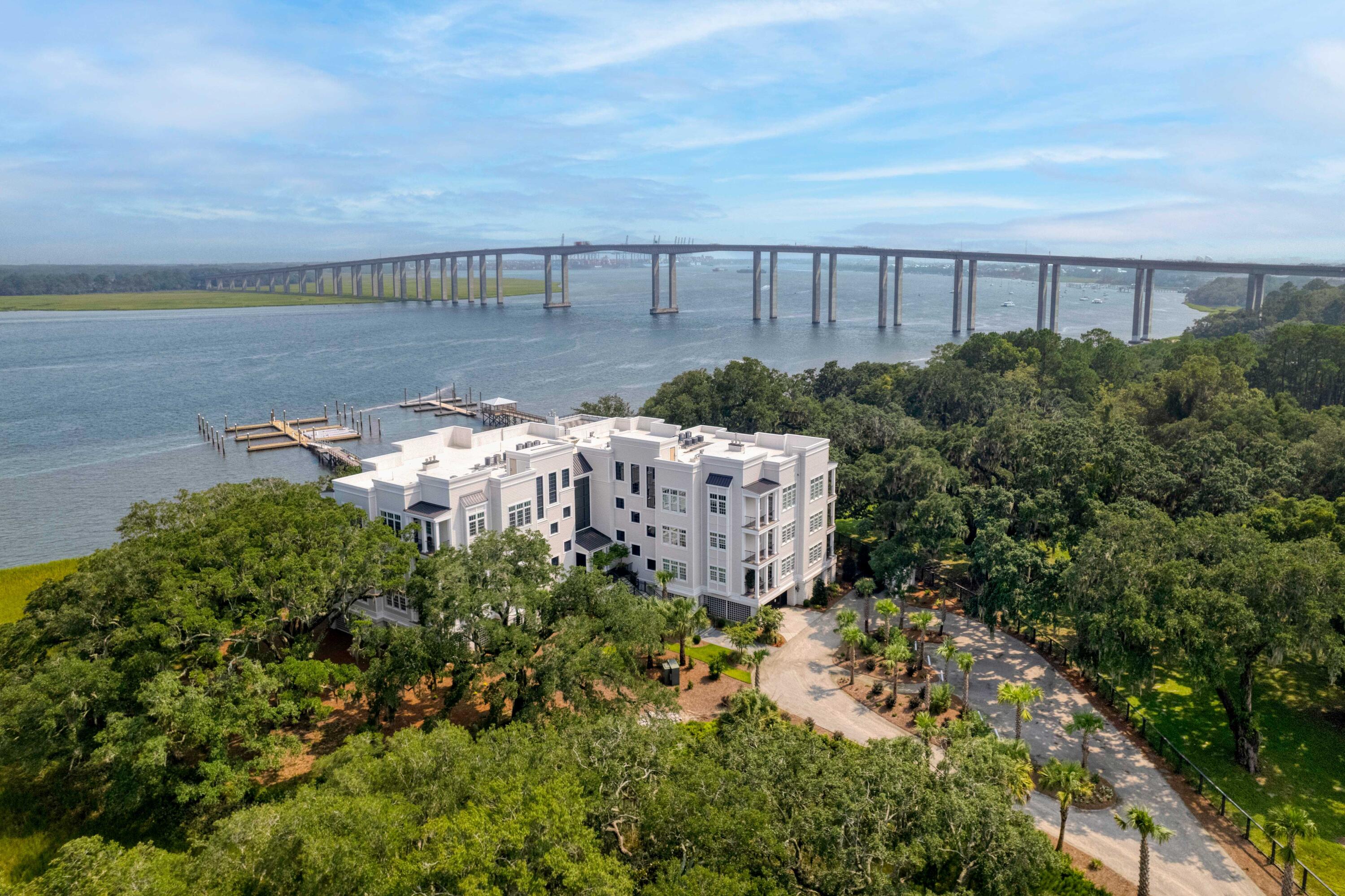 108 Fairbanks Oak Alley 201
