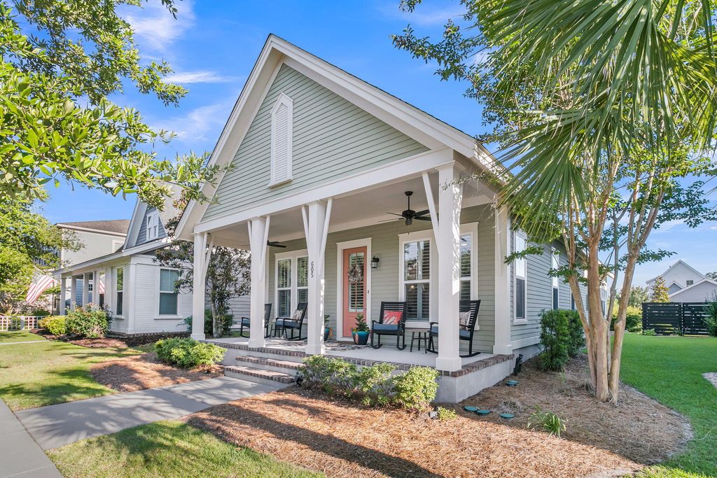 Photo of 605 Long Meadow Street, Summerville, SC 29483 (MLS # 26014569)