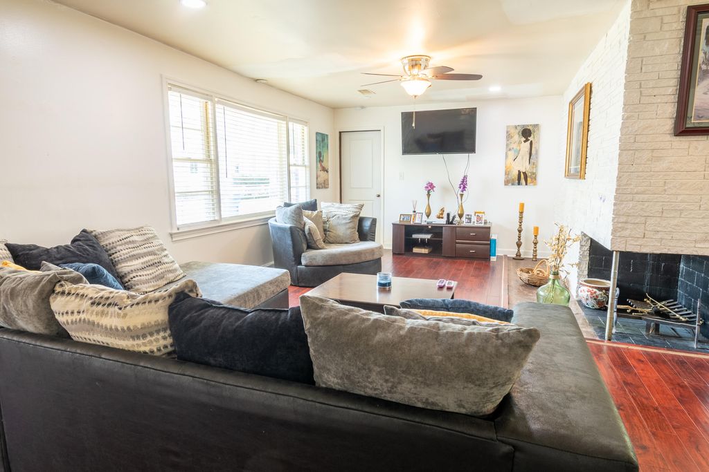 Photo of 320 Morrison Street St, Mount Pleasant, SC 29464 (MLS # 25017137)