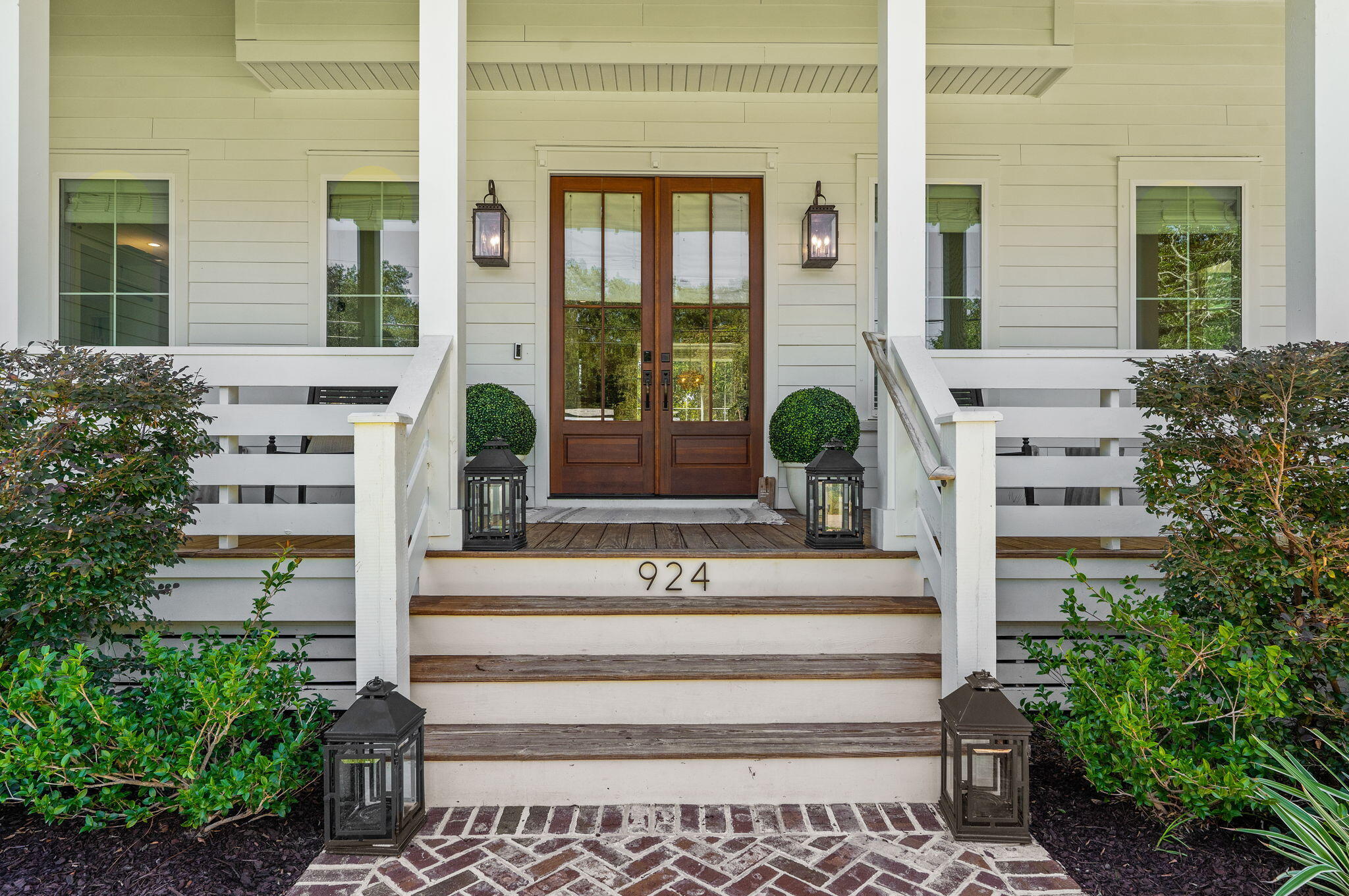 924 Lakeview Drive