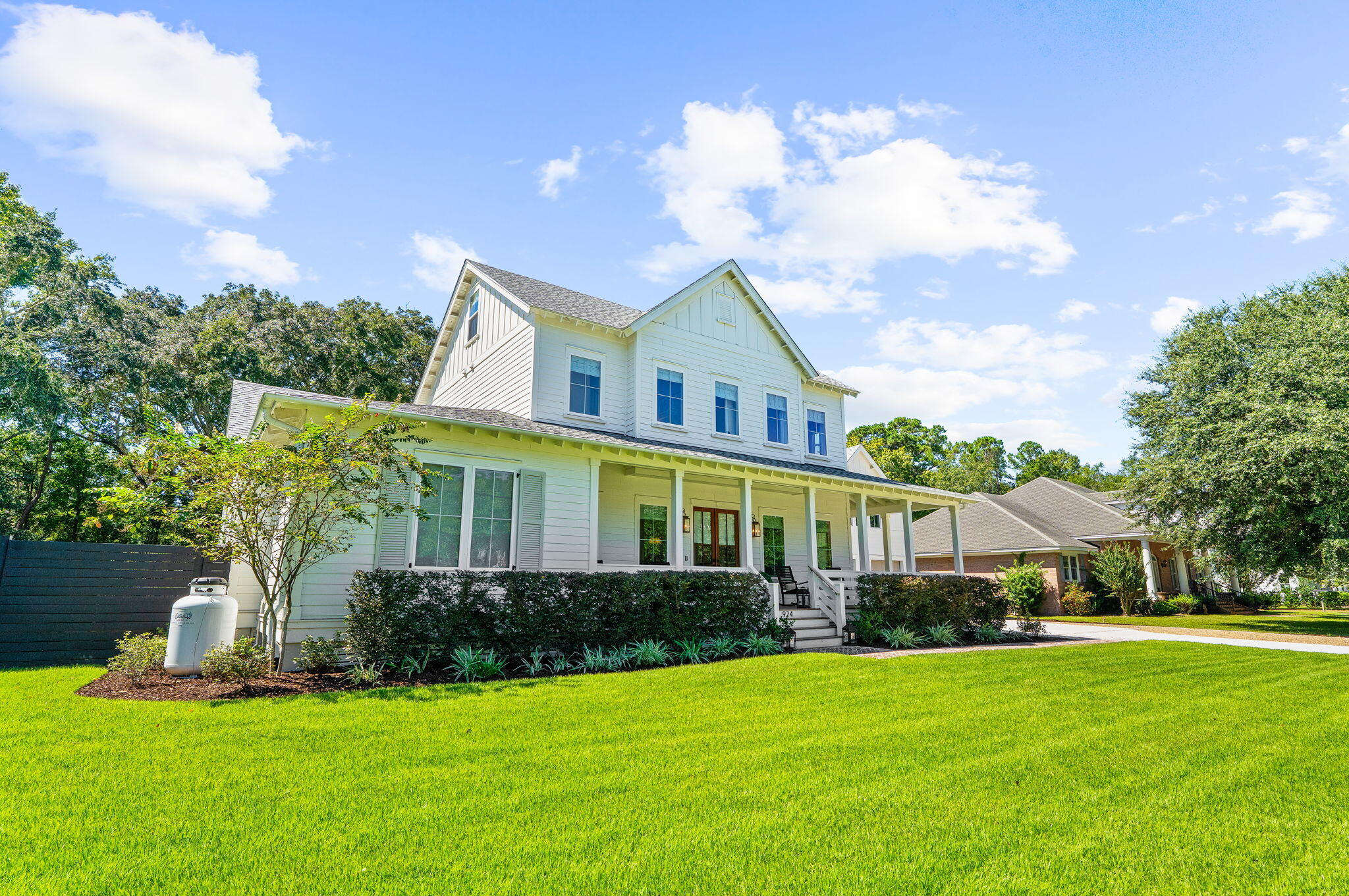 924 Lakeview Drive