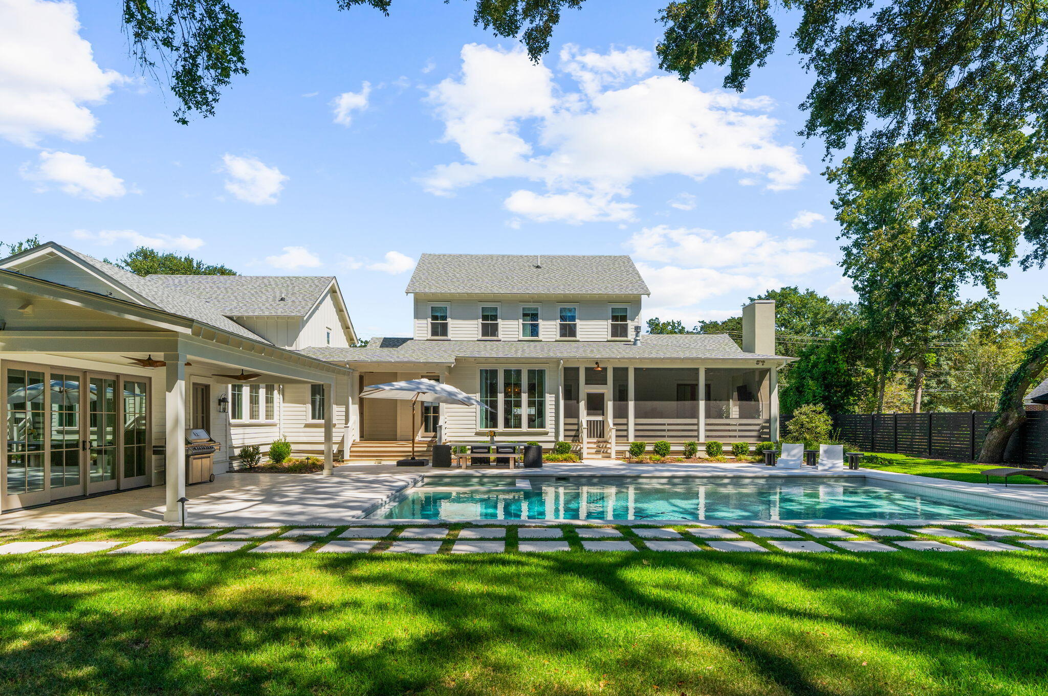 924 Lakeview Drive