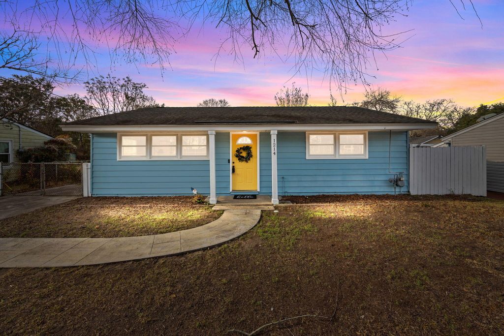 Photo of 1214 Hawthorne Circle, Hanahan, SC 29410 (MLS # 26000778)