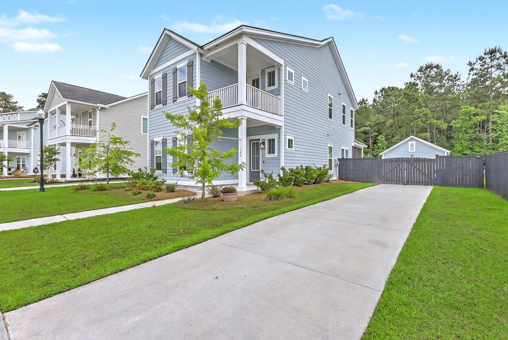 Photo of 164 Medford Street, Summerville, SC 29486 (MLS # 26014301)