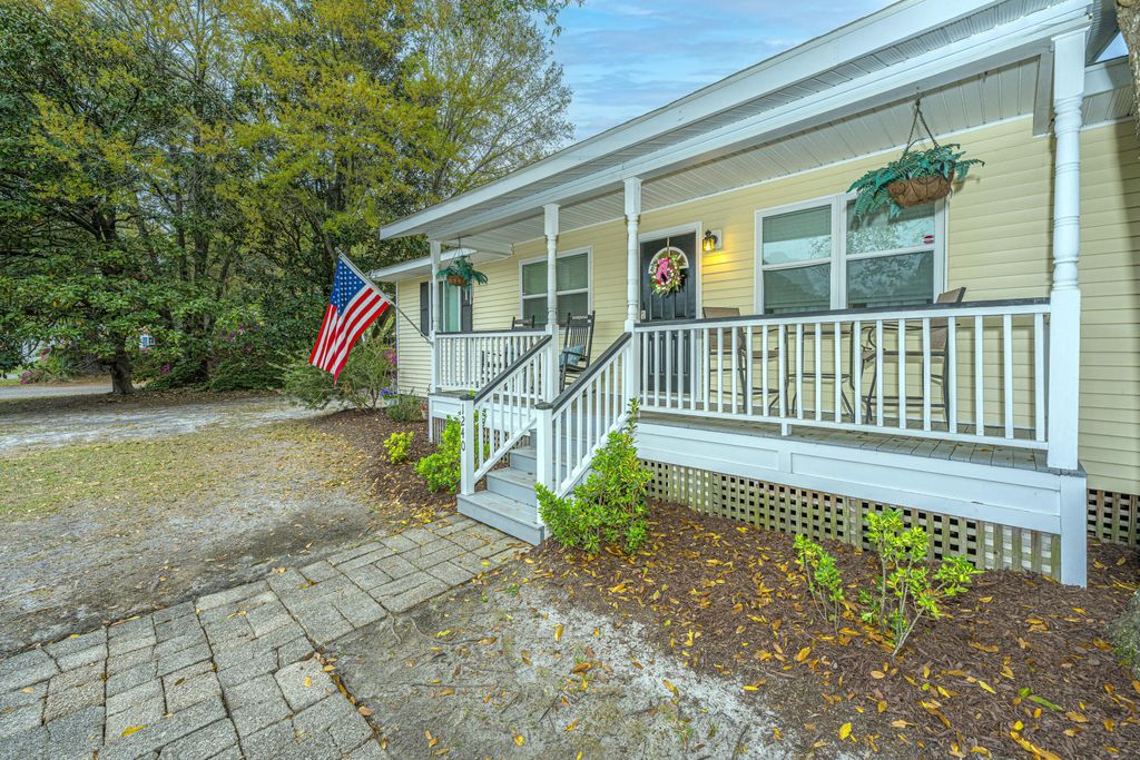 Photo of 1240 Camelia Road, Charleston, SC 29407 (MLS # 26009578)