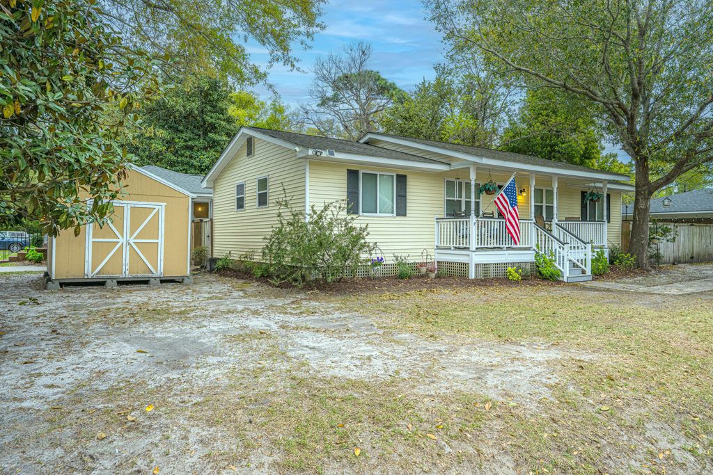 Photo of 1240 Camelia Road, Charleston, SC 29407 (MLS # 26009578)
